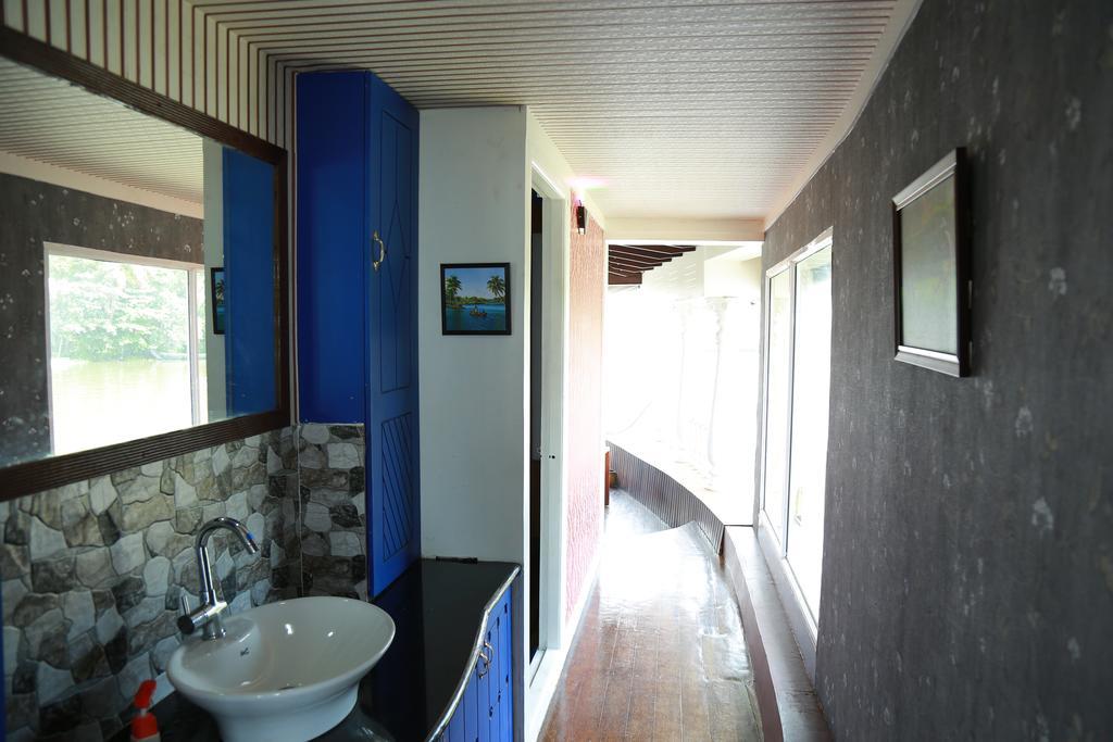 Marari Houseboat Mararikulam Exterior foto